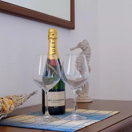 Emerald Residence Sleeps 12 With Sea View Porto Cesareo Kültér fotó
