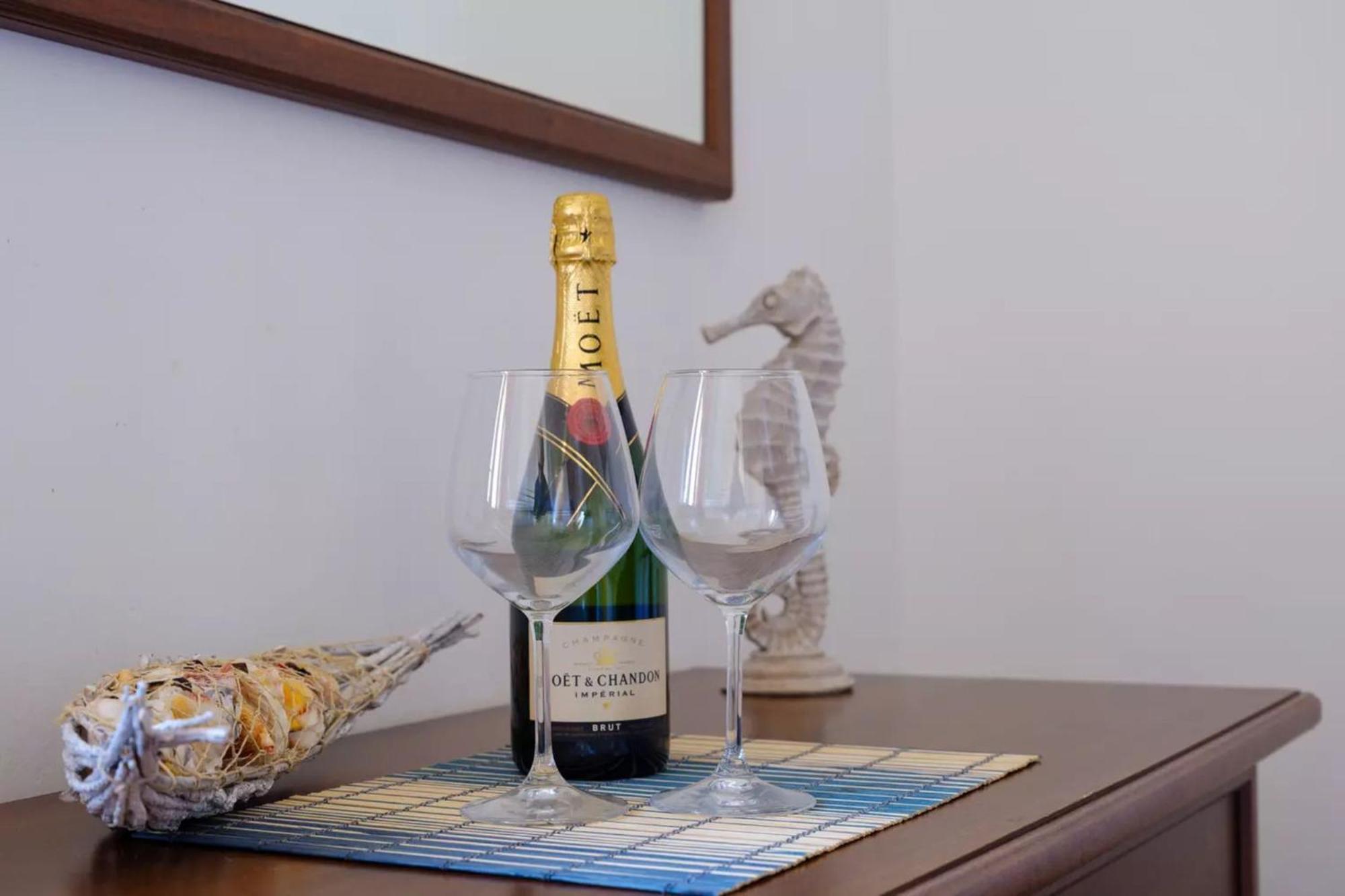 Emerald Residence Sleeps 12 With Sea View Porto Cesareo Kültér fotó