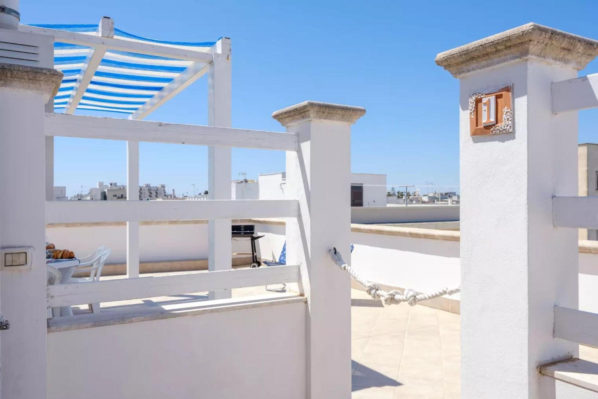 Emerald Residence Sleeps 12 With Sea View Porto Cesareo Kültér fotó